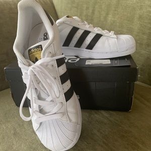 ADIDAS superstars worn once size 7.5
